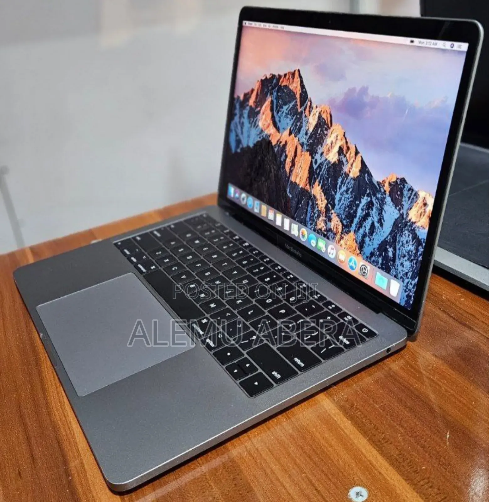 New Laptop Apple MacBook Pro 2017 8GB Intel Core i5 SSD 256GB