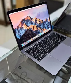 New Laptop Apple MacBook Pro 2017 8GB Intel Core i5 SSD 256GB