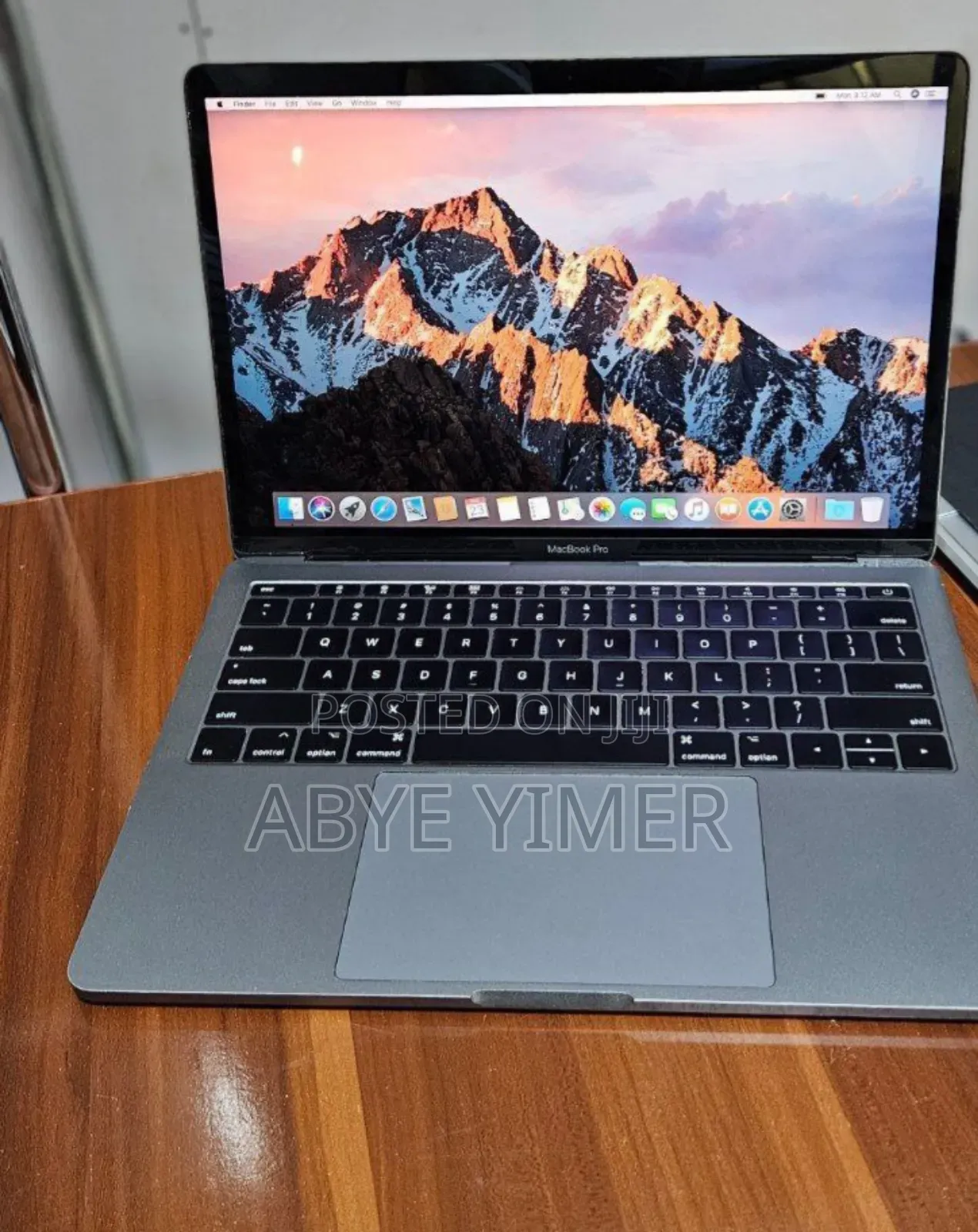 New Laptop Apple MacBook Pro 2017 8GB Intel Core i5 SSD 256GB