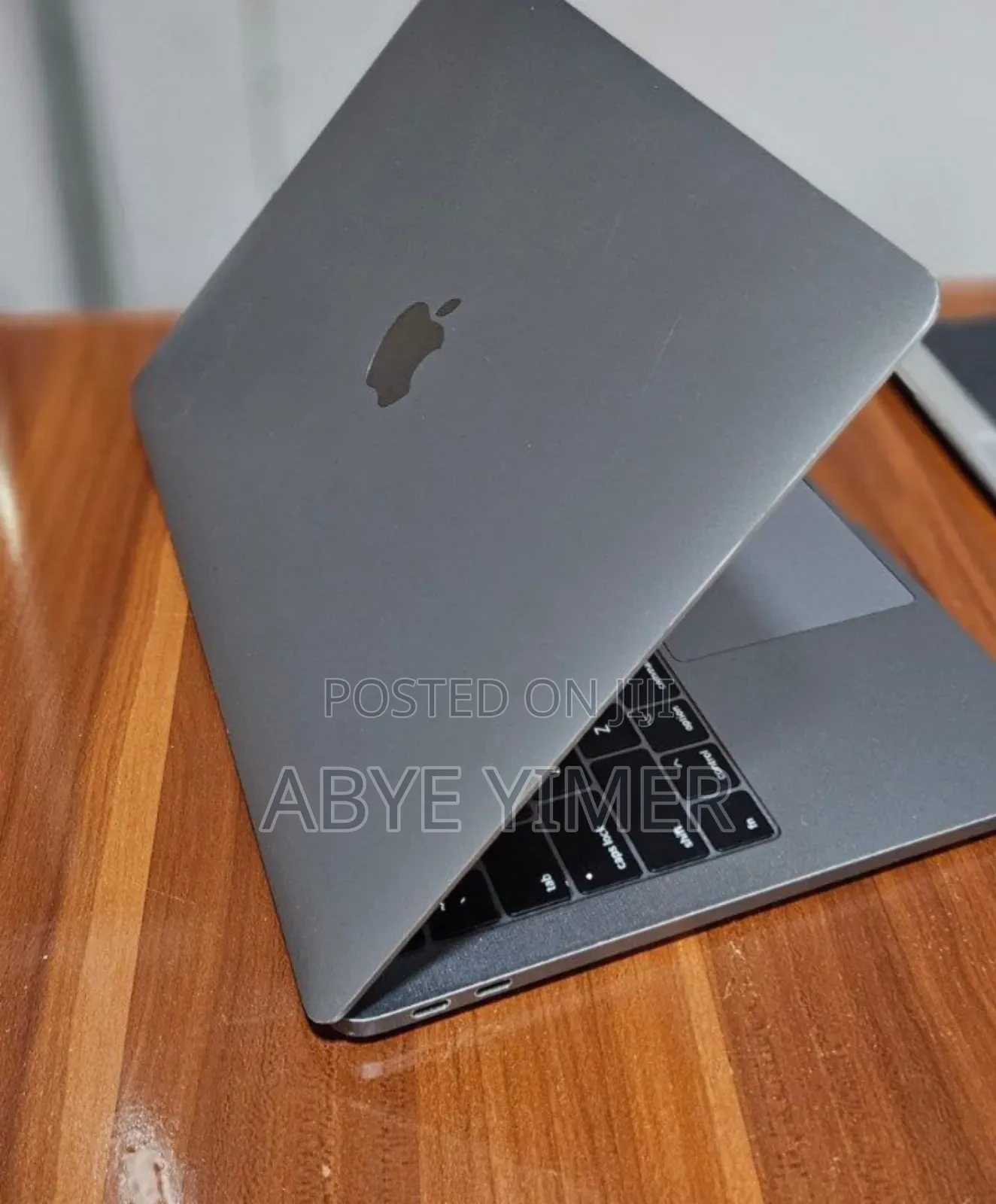 New Laptop Apple MacBook Pro 2017 8GB Intel Core i5 SSD 256GB