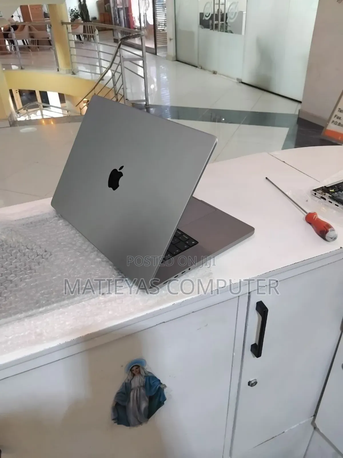 New Laptop Apple MacBook Pro 2021 M1 Max 64GB Apple M1 Max SSD 1T