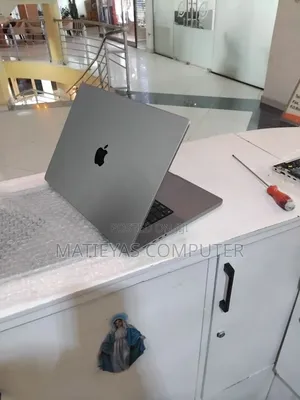 New Laptop Apple MacBook Pro 2021 M1 Max 64GB Apple M1 Max SSD 1T