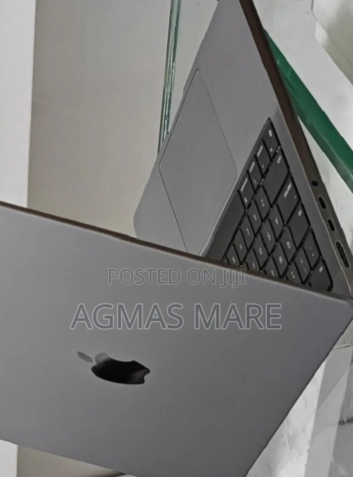 New Laptop Apple MacBook Pro 2023 M3 14-inch 8GB Apple M3 SSD 512GB