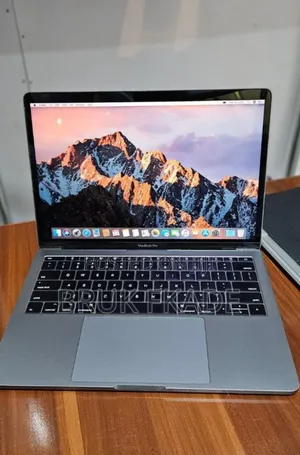 New Laptop Apple MacBook Pro 2017 8GB Intel Core i5 SSD 256GB