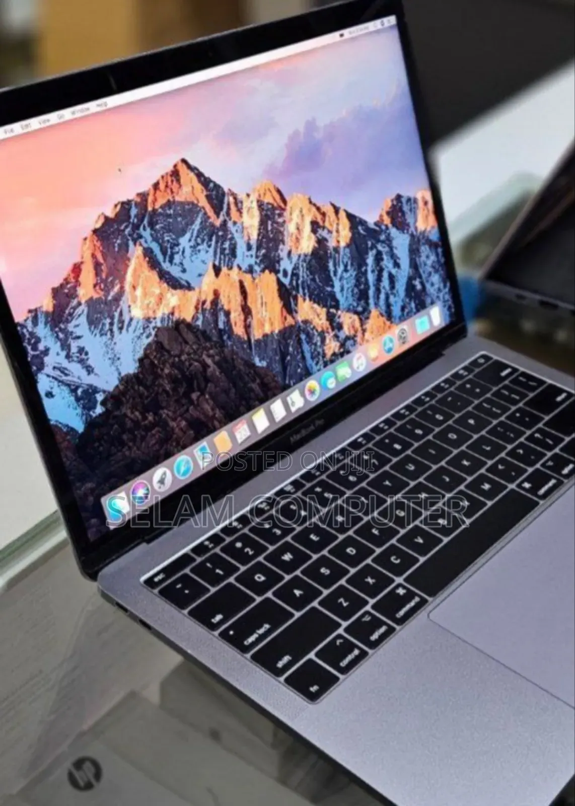New Laptop Apple MacBook Pro 2017 8GB Intel Core i5 SSD 256GB