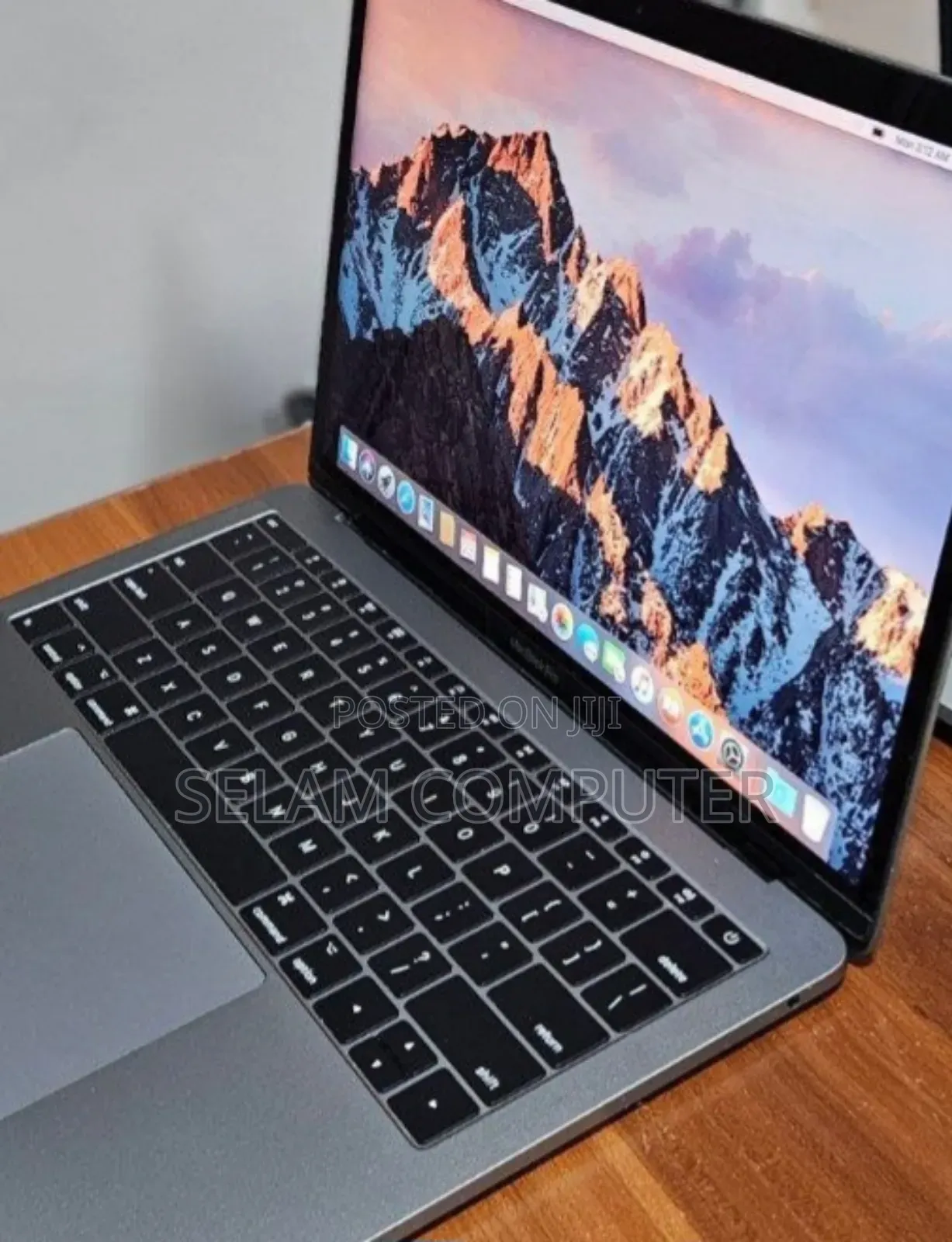 New Laptop Apple MacBook Pro 2017 8GB Intel Core i5 SSD 256GB