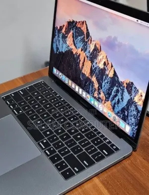 New Laptop Apple MacBook Pro 2017 8GB Intel Core i5 SSD 256GB