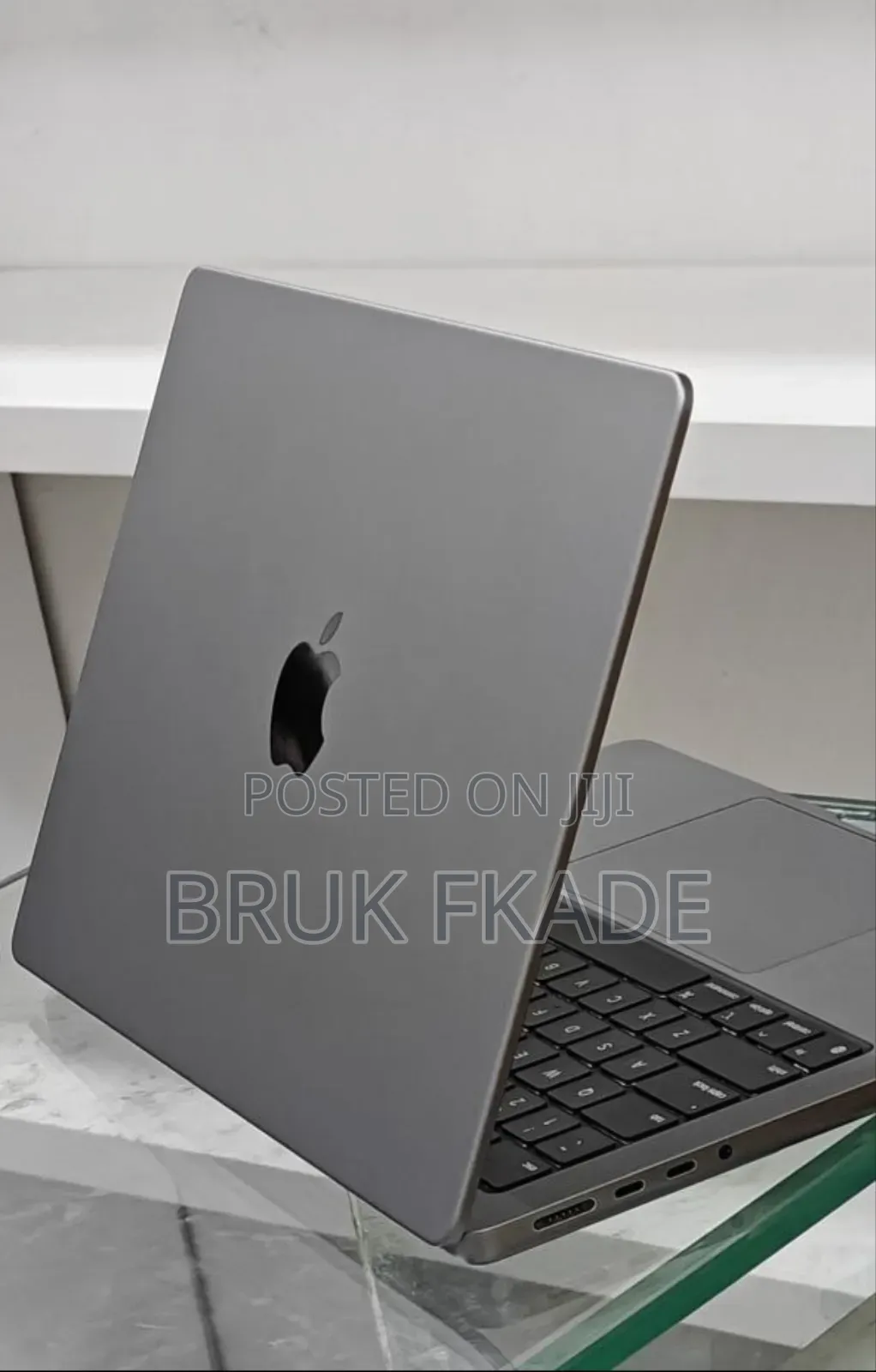 New Laptop Apple MacBook Pro 2024 M3 14-inch 8GB Apple M3 Pro SSD 512GB