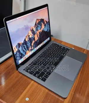 New Laptop Apple MacBook Pro 2017 8GB Intel Core i5 SSD 256GB