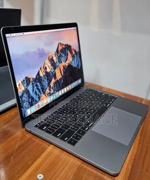 New Laptop Apple MacBook Pro 2017 8GB Intel Core i5 SSD 256GB