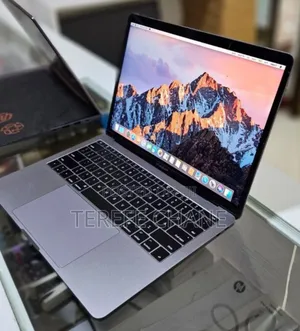 New Laptop Apple MacBook Pro 2017 8GB Intel Core i5 SSD 256GB