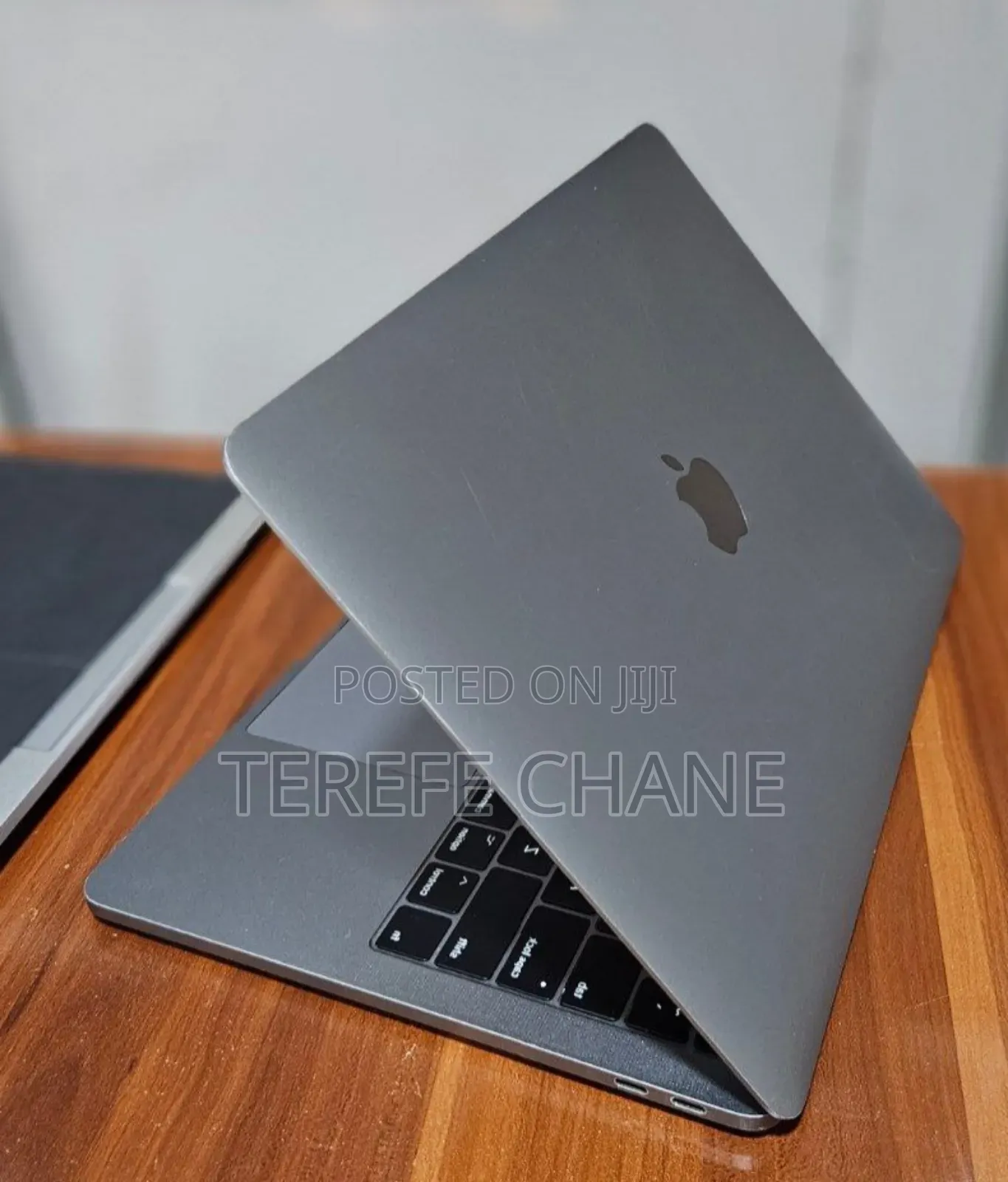 New Laptop Apple MacBook Pro 2017 8GB Intel Core i5 SSD 256GB