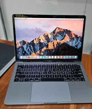 New Laptop Apple MacBook Pro 2017 8GB Intel Core i5 SSD 256GB