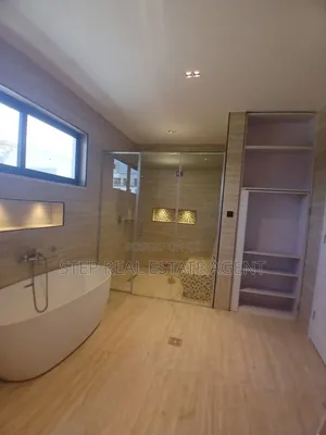8bdrm House in Bole for sale