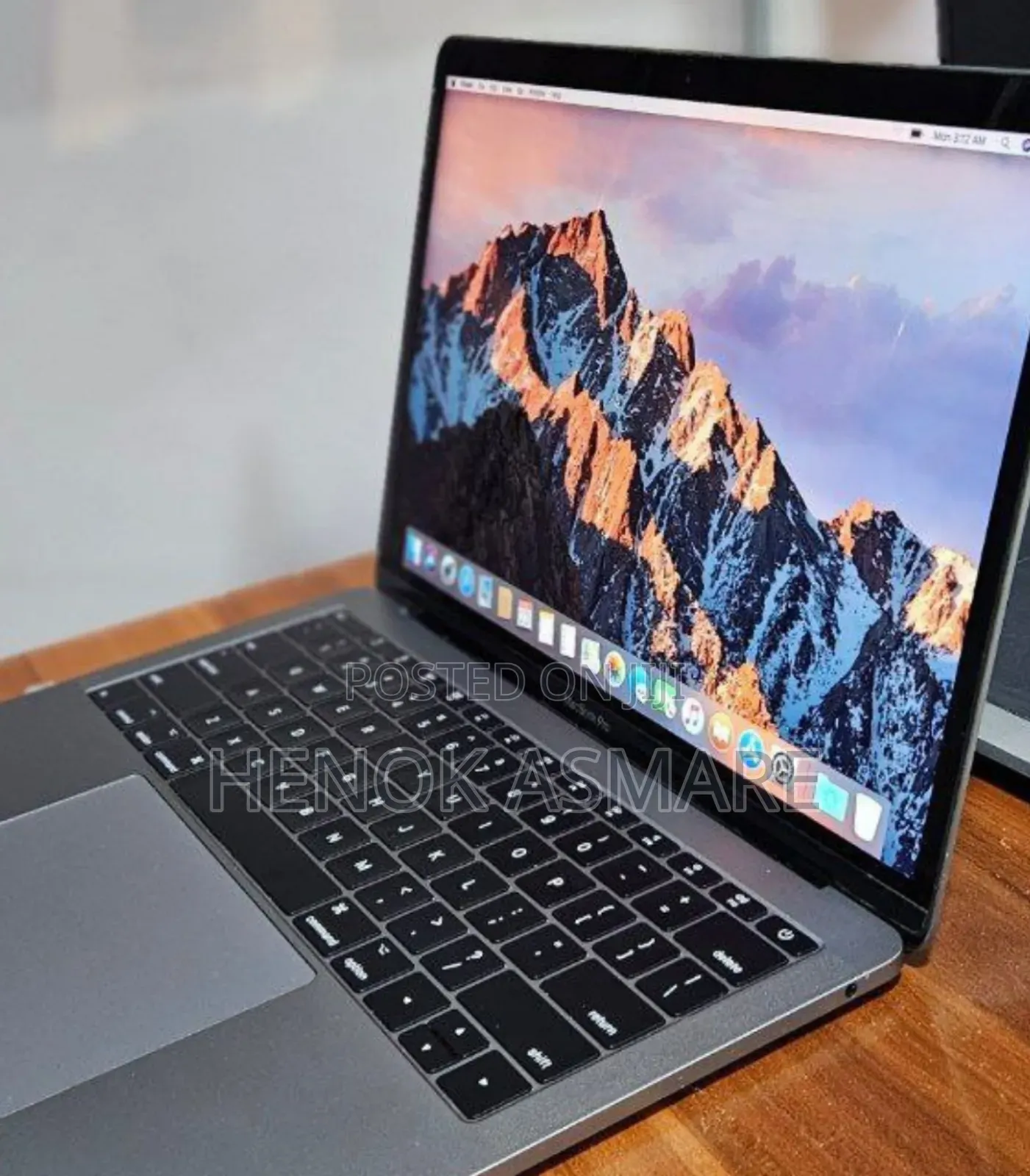 New Laptop Apple MacBook Pro 2017 8GB Intel Core i5 SSD 256GB