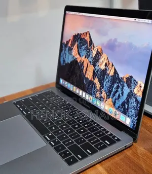 New Laptop Apple MacBook Pro 2017 8GB Intel Core i5 SSD 256GB