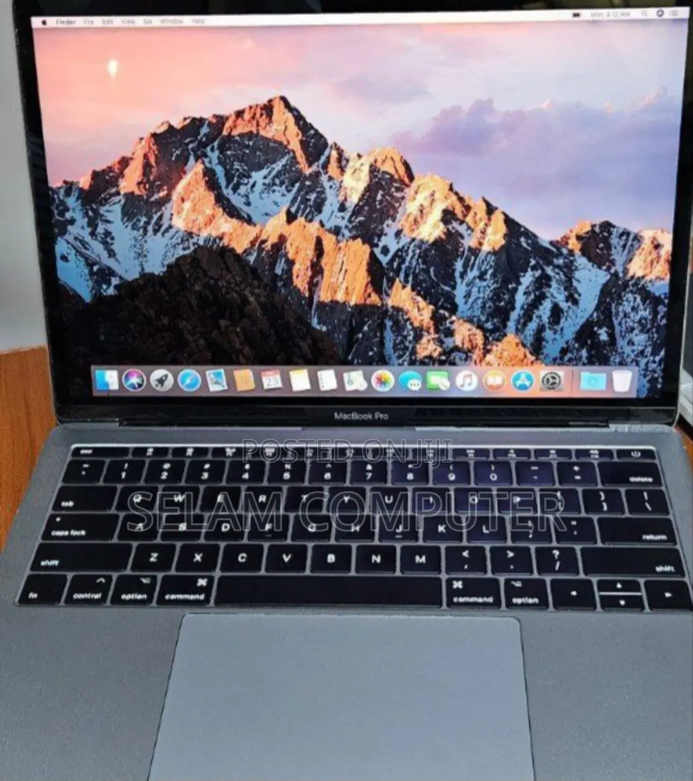 New Laptop Apple MacBook Pro 2017 8GB Intel Core i5 SSD 256GB