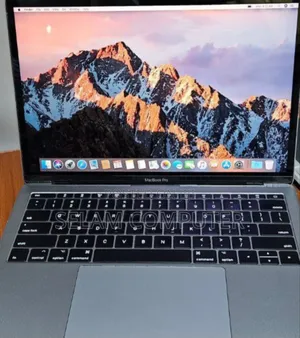 New Laptop Apple MacBook Pro 2017 8GB Intel Core i5 SSD 256GB