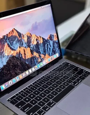 New Laptop Apple MacBook Pro 2017 8GB Intel Core i5 SSD 256GB
