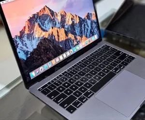 New Laptop Apple MacBook Pro 2017 8GB Intel Core i5 SSD 256GB