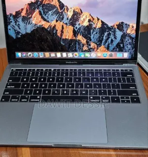 New Laptop Apple MacBook Pro 2017 8GB Intel Core i5 SSD 256GB