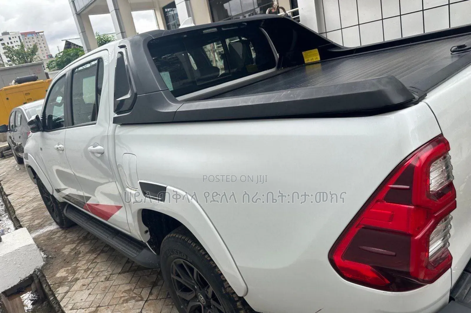 Toyota Hilux 2023 White