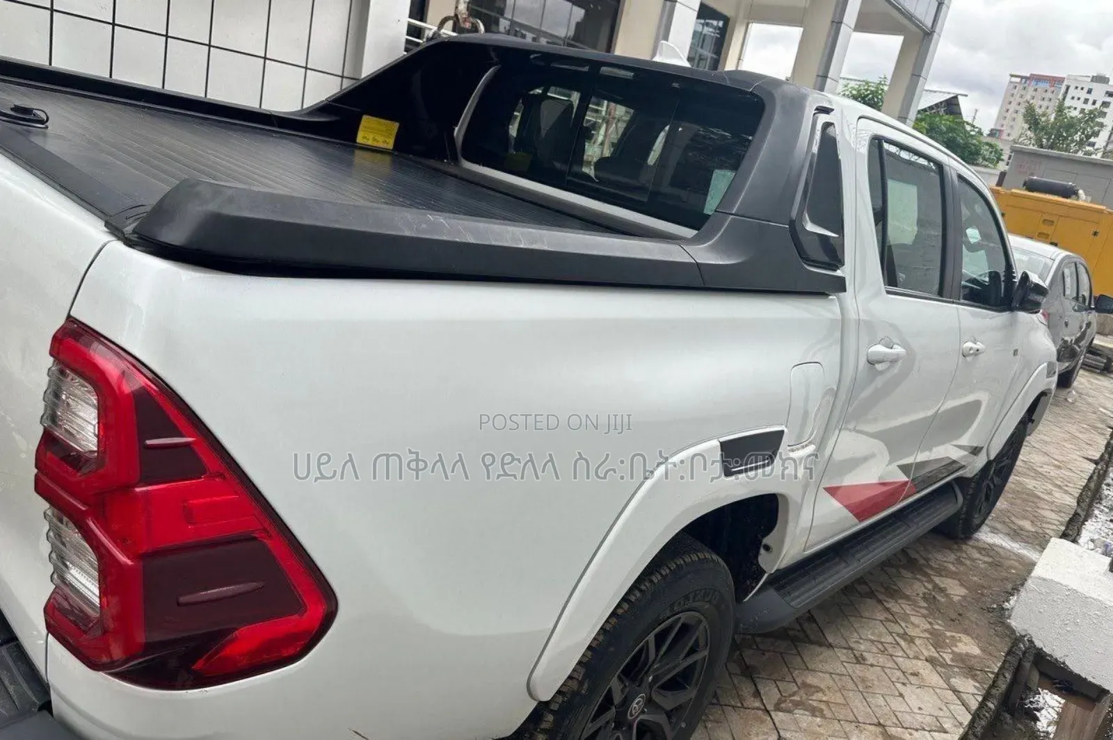 Toyota Hilux 2023 White