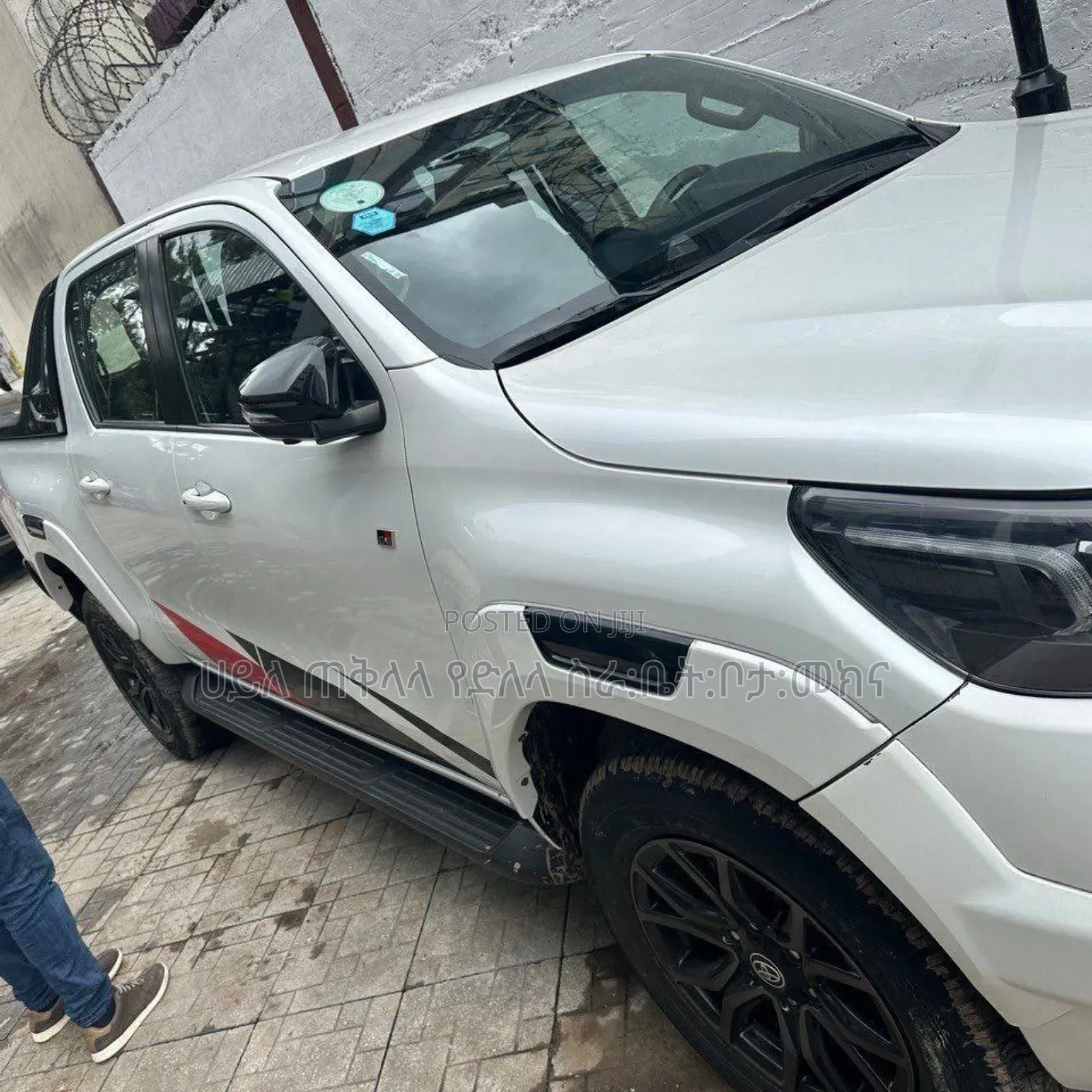 Toyota Hilux 2023 White