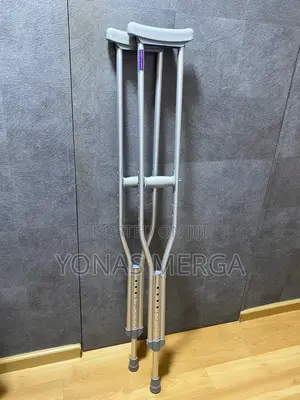 Axillary Crutches鴇飆crutches(Axilla)Latex Free Tan Pads and Hand Grips.