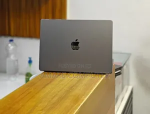 New Laptop Apple MacBook Pro M1 16GB Apple M1 Pro SSD 512GB