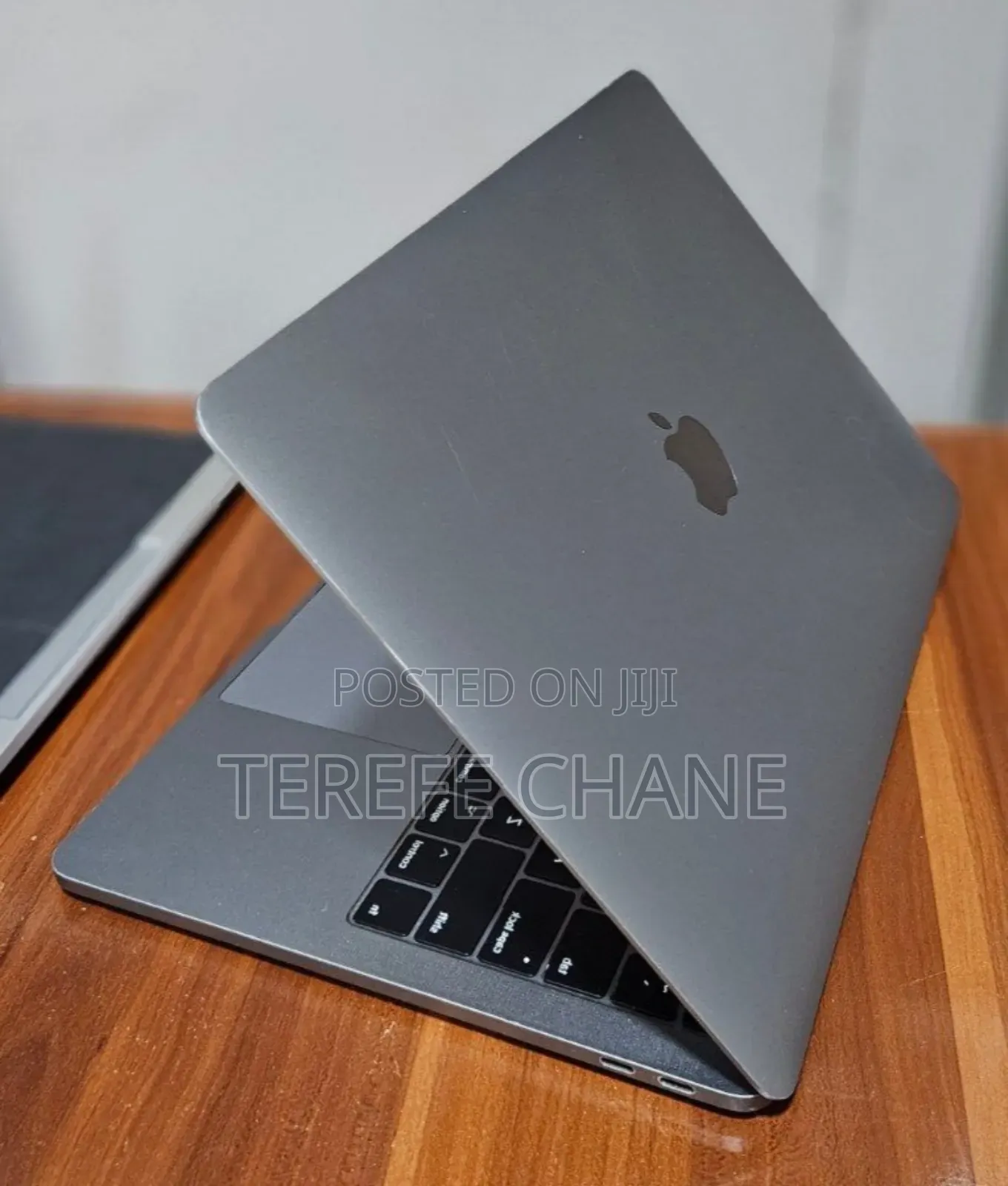 New Laptop Apple MacBook Pro 2017 8GB Intel Core i5 SSD 256GB