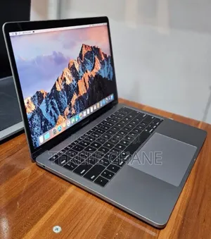 New Laptop Apple MacBook Pro 2017 8GB Intel Core i5 SSD 256GB