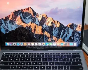 New Laptop Apple MacBook Pro 2017 8GB Intel Core i5 SSD 256GB