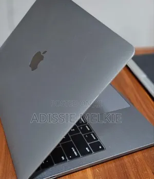 New Laptop Apple MacBook Pro 2017 8GB Intel Core i5 SSD 256GB