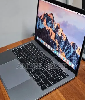 New Laptop Apple MacBook Pro 2017 8GB Intel Core i5 SSD 256GB