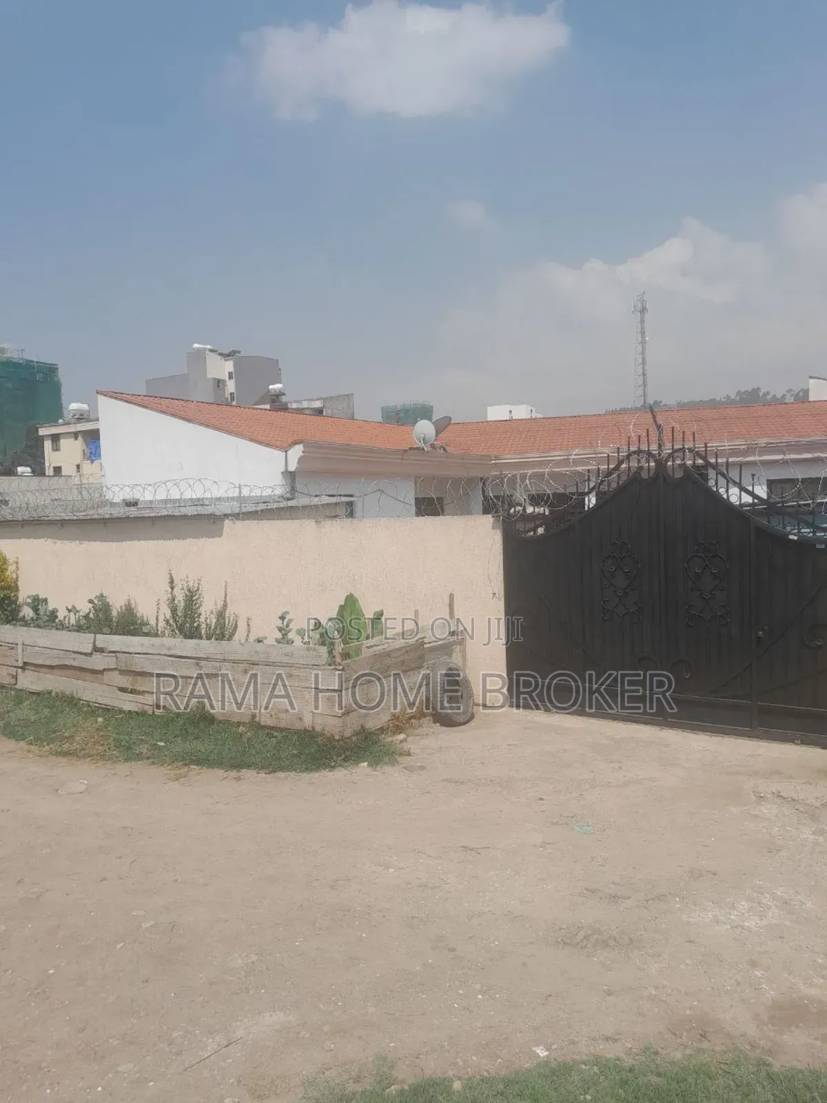 Furnished 4bdrm Villa in አያት, Yeka for sale