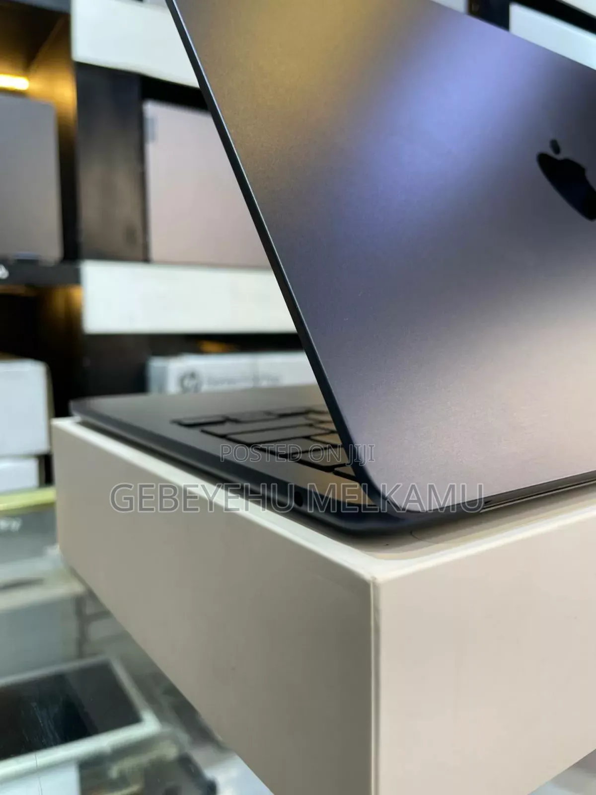 New Laptop Apple MacBook Air 2025 M4 13-inch 16GB Apple M4 SSD 512GB