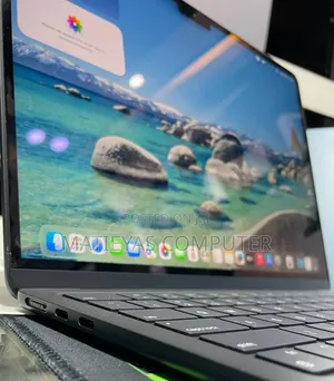 New Laptop Apple MacBook Air 2024 M3 13-inch 8GB Apple M3 SSD 256GB