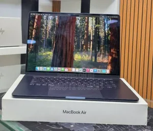 New Apple MacBook Air 2025 M4 13-inch 16GB Intel Core i7 SSD 256GB