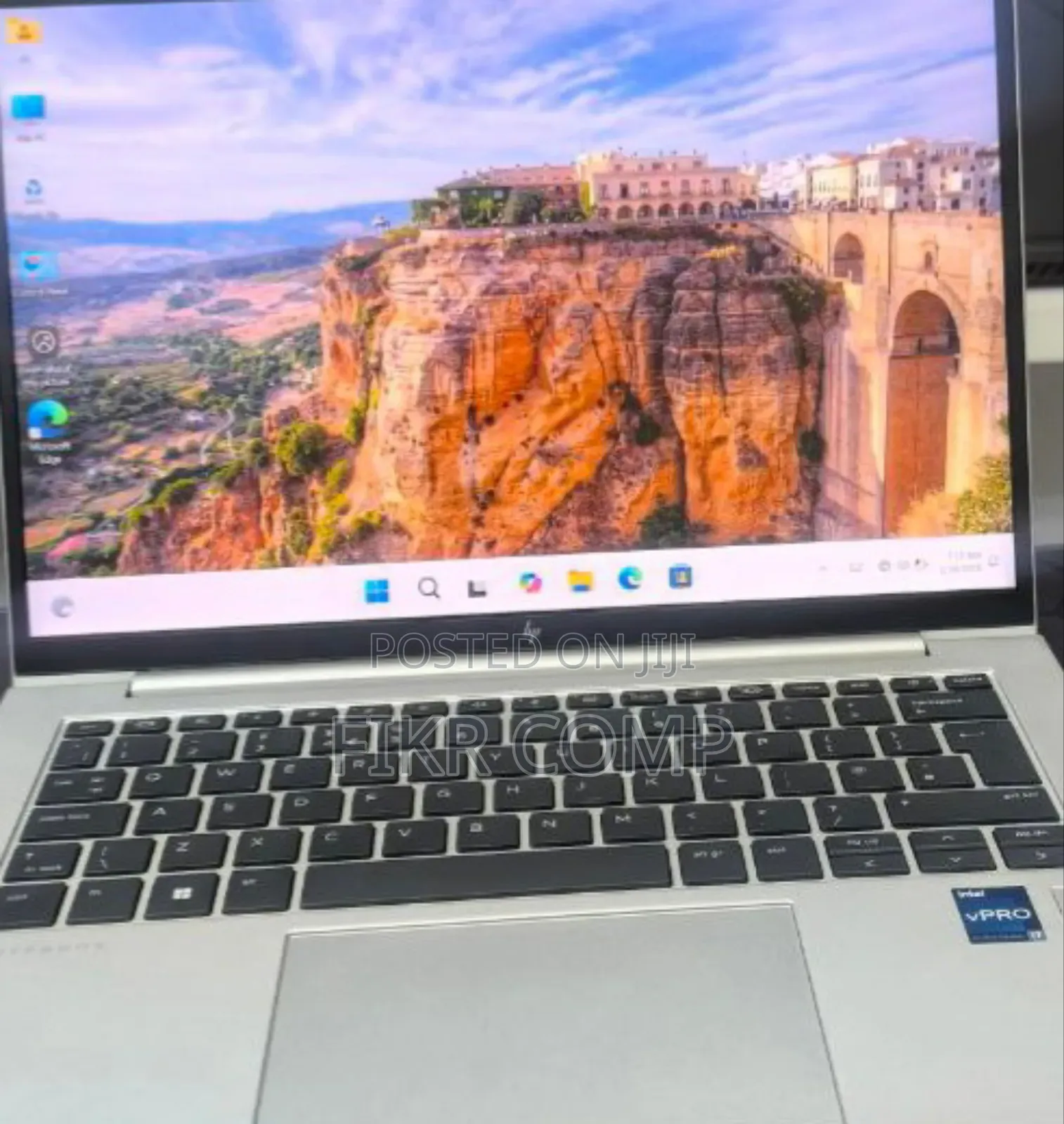 New Laptop HP EliteBook 1040 G8 16GB Intel Core i7 SSD 512GB