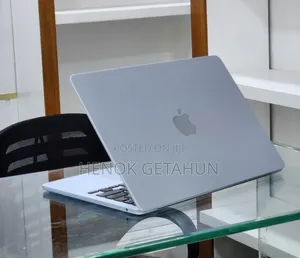 New Laptop Apple MacBook Air 2024 M3 15-inch 16GB Apple M4 SSD 256GB
