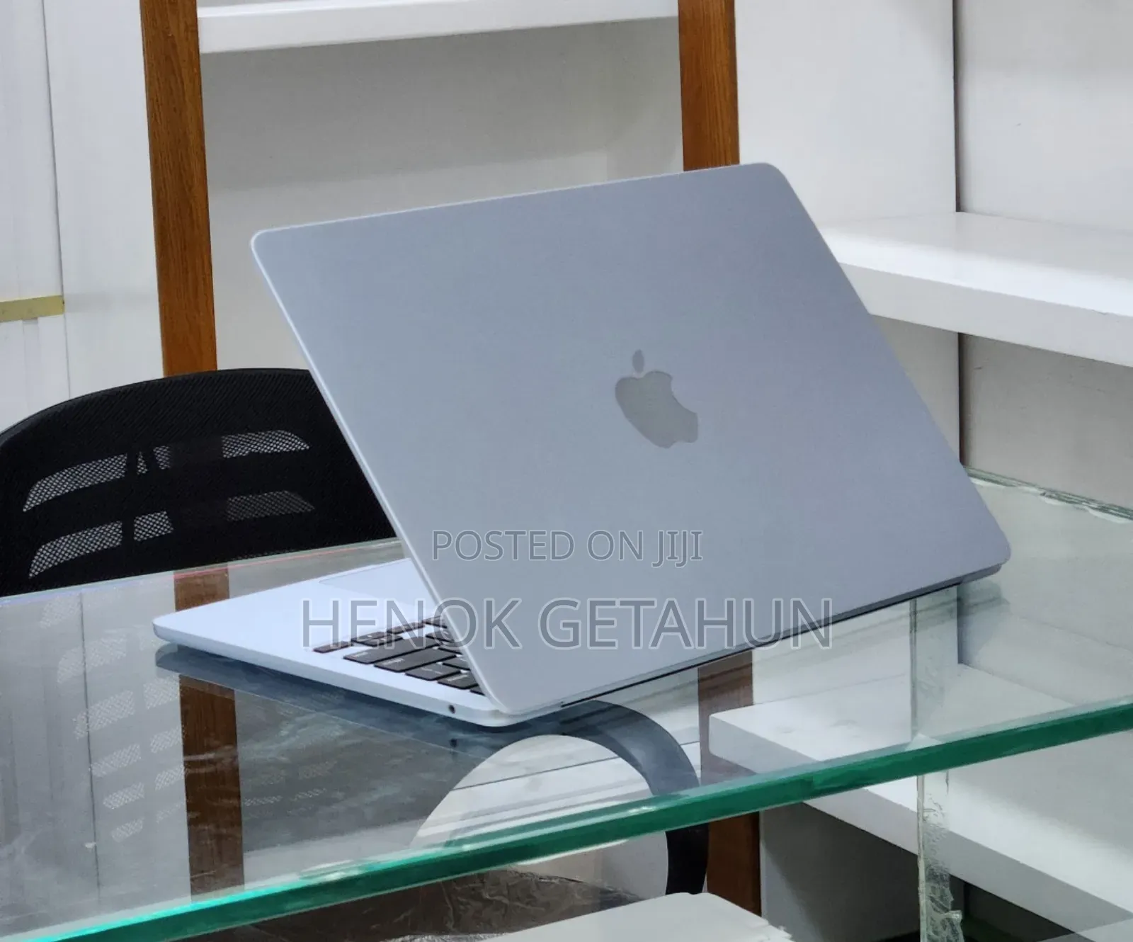 New Laptop Apple MacBook Air 2024 M3 15-inch 16GB Apple M4 SSD 256GB