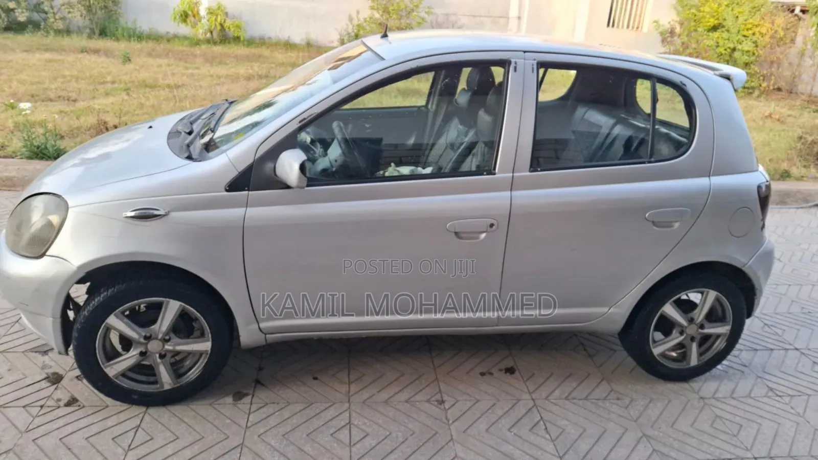 Toyota Vitz 2002 Silver