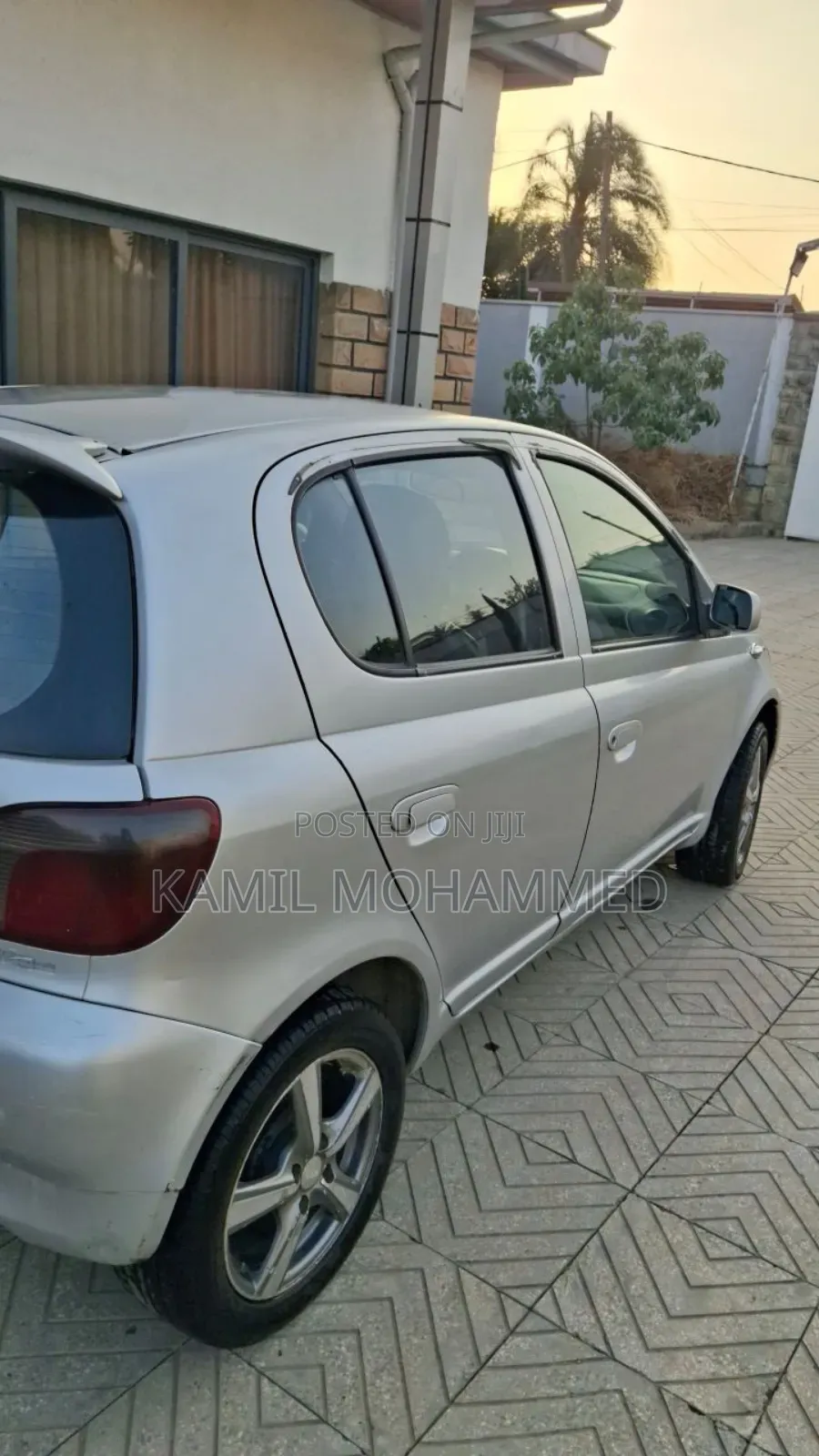 Toyota Vitz 2002 Silver