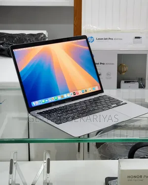 New Laptop Apple MacBook Air 2020 8GB Intel Core i3 SSD 256GB