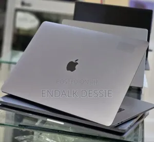New Laptop Apple MacBook Pro 2017 16GB Intel Core i7 SSD 512GB