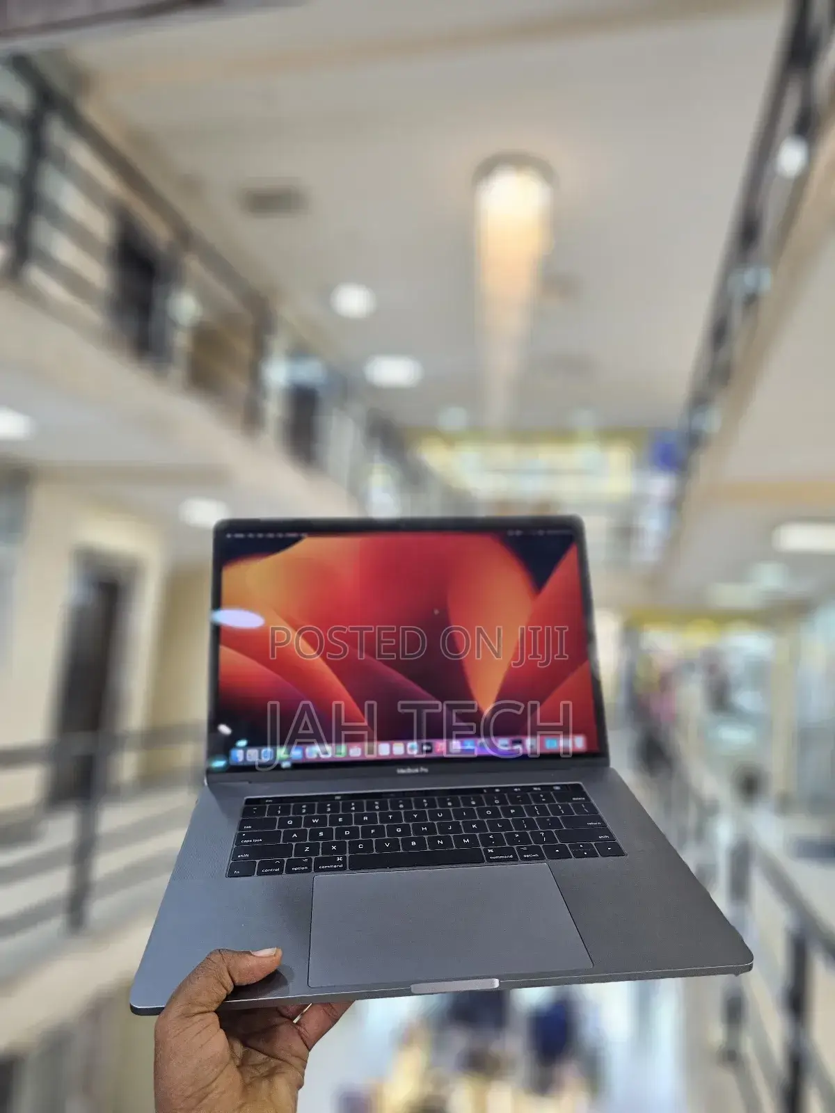 New Laptop Apple MacBook Pro 2017 16GB Intel Core i7 SSD 512GB