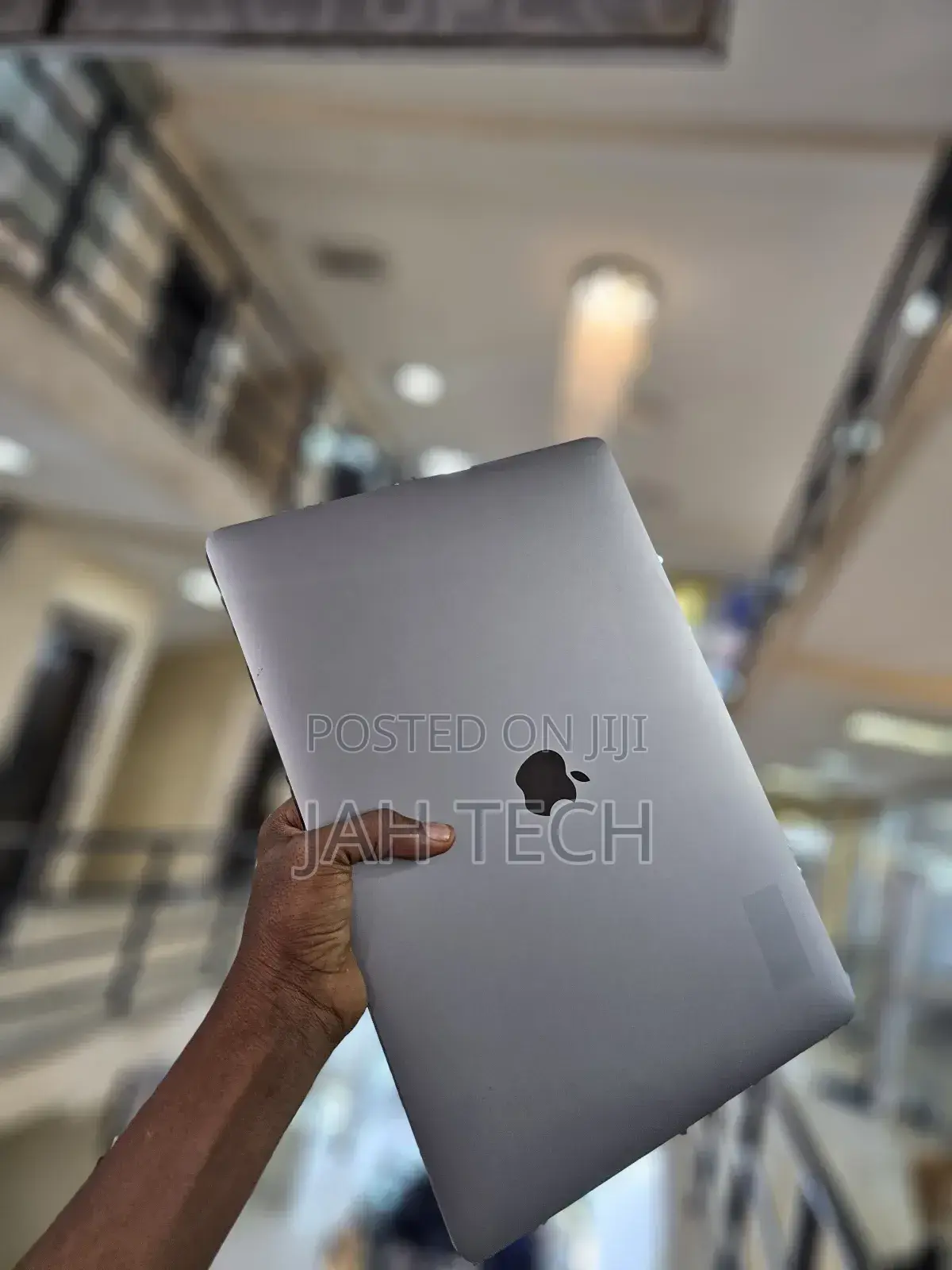New Laptop Apple MacBook Pro 2017 16GB Intel Core i7 SSD 512GB