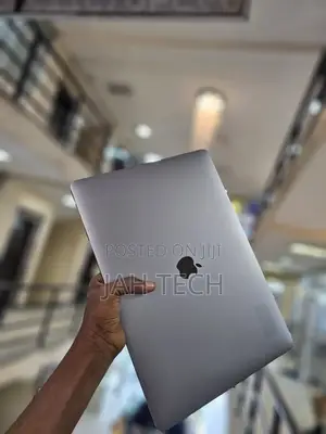 New Laptop Apple MacBook Pro 2017 16GB Intel Core i7 SSD 512GB