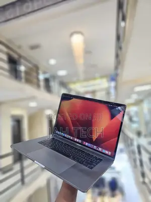 New Laptop Apple MacBook Pro 2017 16GB Intel Core i7 SSD 512GB
